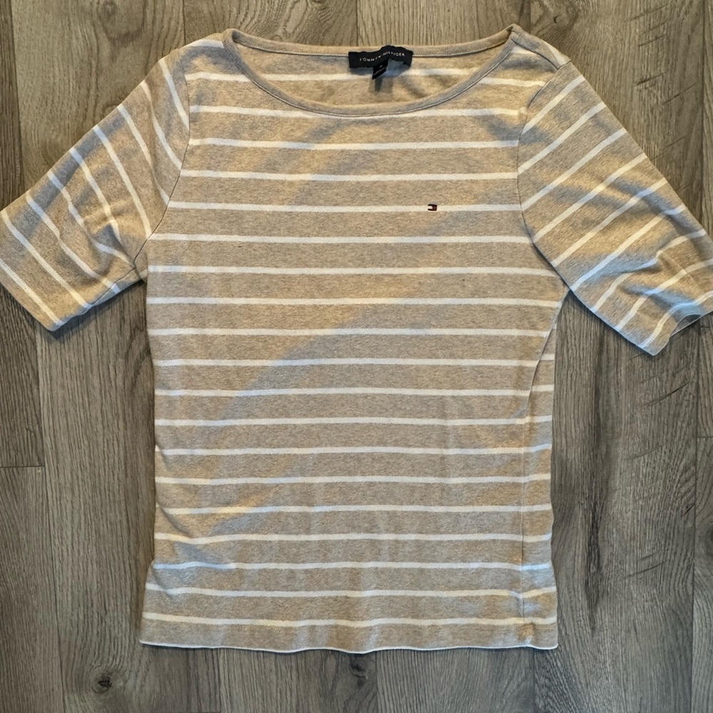 Tommy Hilfiger Gray and Tan Fitted Half Sleeve Tee
